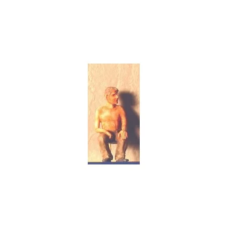 Homme torse nu assis (figurine non peinte)
